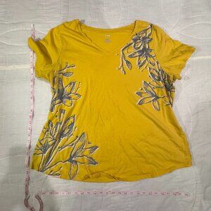 Mustard Yellow Floral Graphic Tee – Size 1X